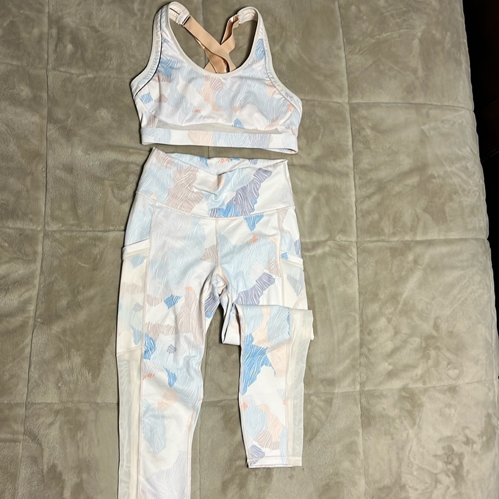 Fabletics power hold workout Capri and sports bra